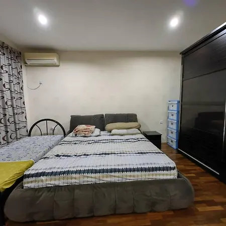 Little Orange Homestay Bintulu Exterior photo