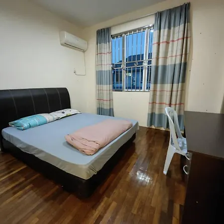 Little Orange Homestay Bintulu Exterior photo