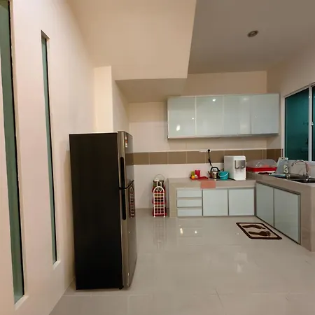 Little Orange Homestay Bintulu Exterior photo