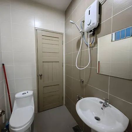 Little Orange Homestay Bintulu Exterior photo